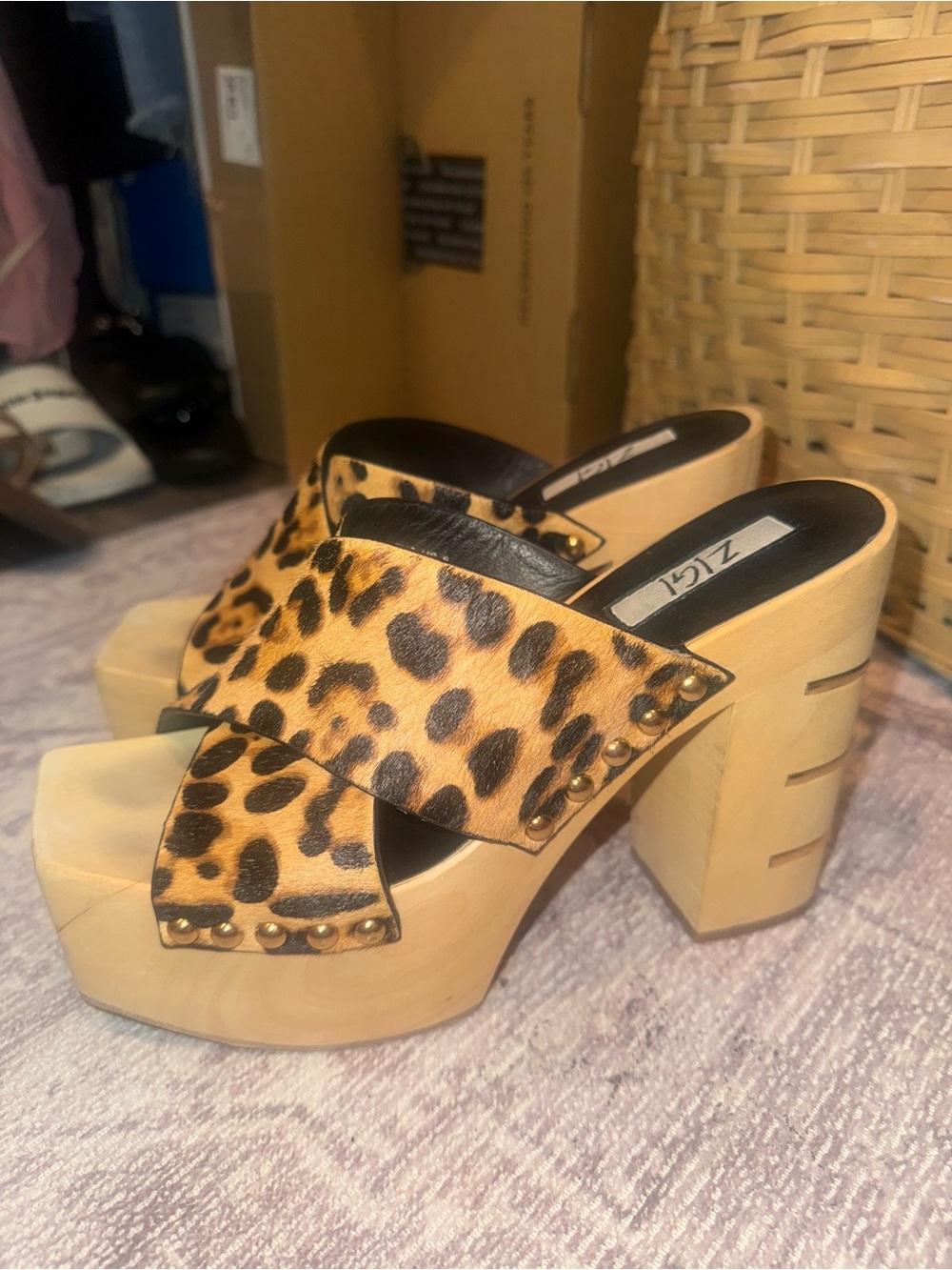 Zigi Tabitha Platform Slides - Leapord
